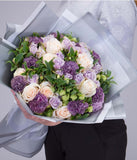 Get Premiere en Lilac Hand Bouquet Price Online Doha Qatar